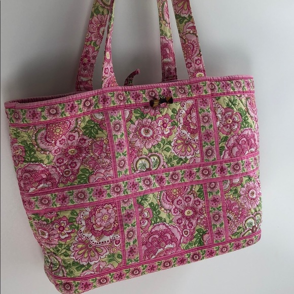 Vera Bradley Handbags - 🌻Vera Bradley Pink & Green Iconic Quilted Tote🌻